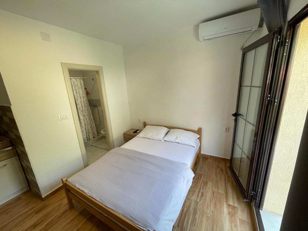 Apartments Dionis Kotor Exterior photo