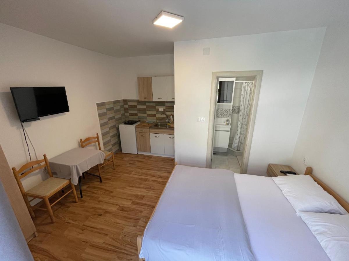 Apartments Dionis Kotor Exterior photo