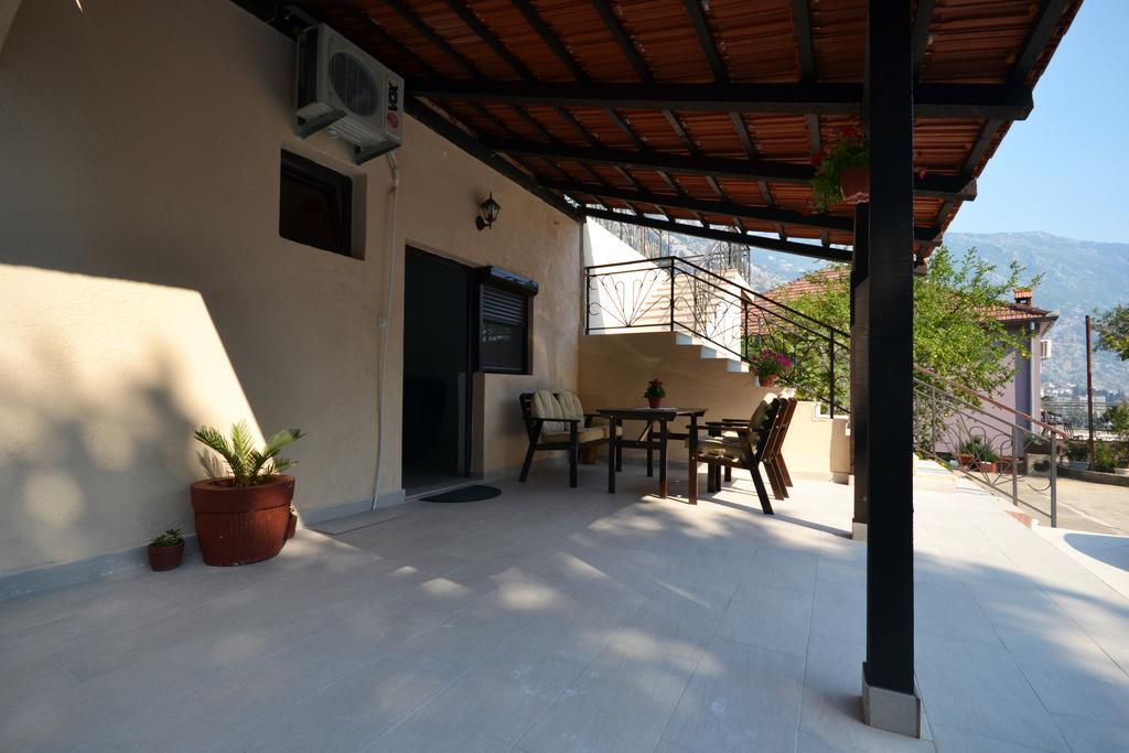 Apartments Dionis Kotor Exterior photo